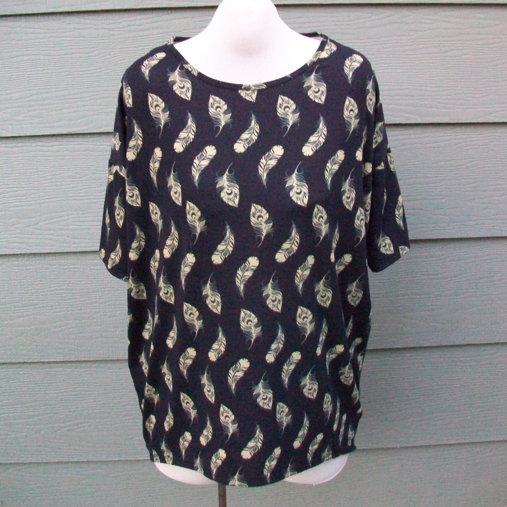 LuLaRoe Irma Tunic Shirt Sz M Black Tan Feather